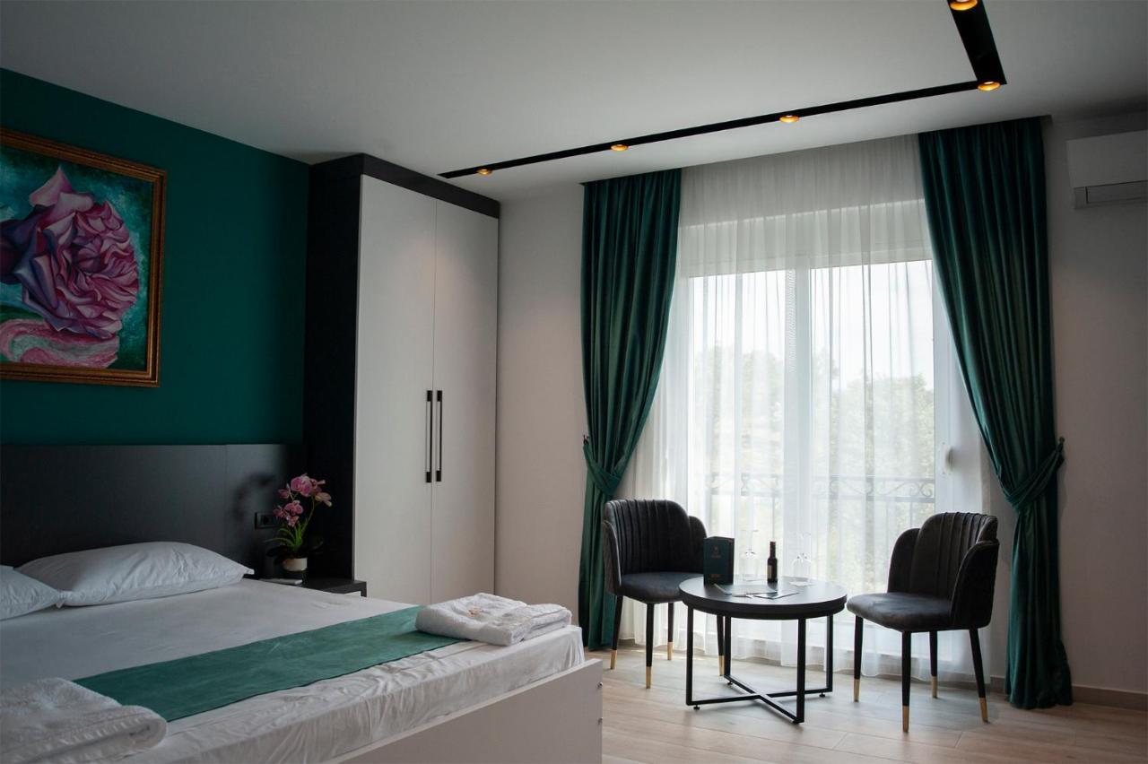Jata Crown Hotel Tirana Esterno foto