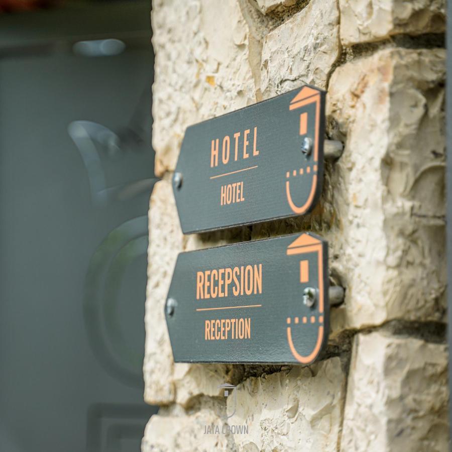 Jata Crown Hotel Tirana Esterno foto
